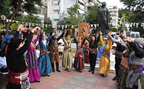 NEA.SMYRNH.MAVRI.THALASSA.FLOGA.MNHMHS.5.2022 3