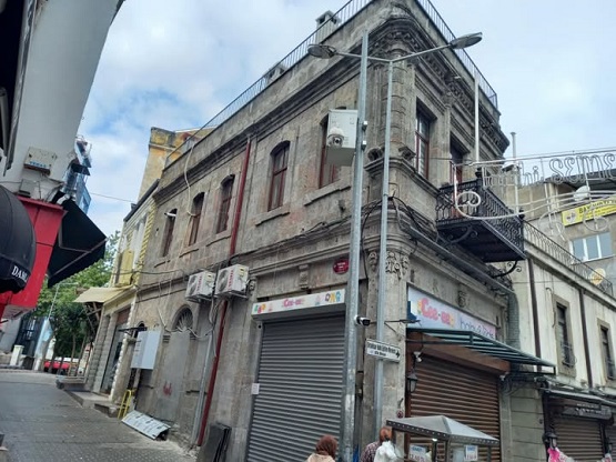 KAPETANIDHS.NIKOS.TRAPEZOYNTA.KTHRIO