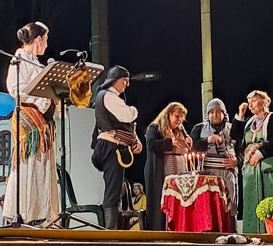 MAVRH.THALASSA.LHMONEMAN.THEOFANEION